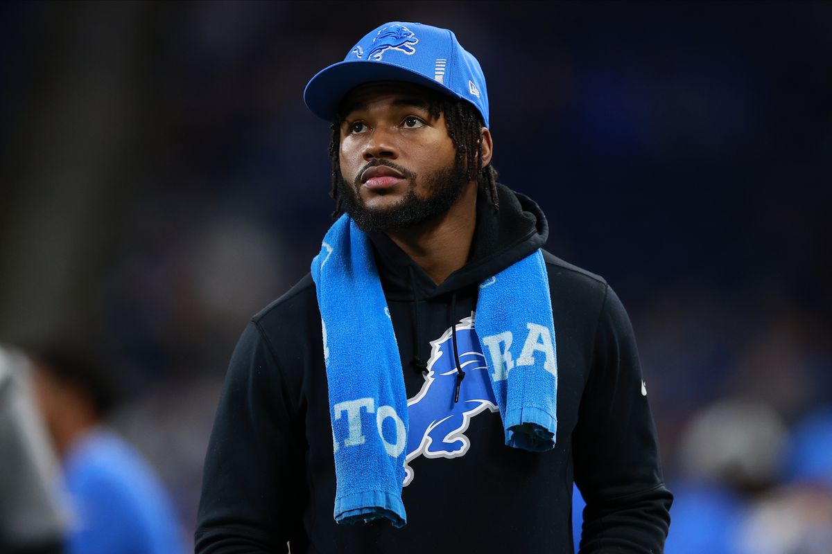 D’Andre Swift #32 of the Detroit Lions looks on from the sidelines during the second half against the Minnesota Vikings at Ford Field on December 05, 2021 in Detroit, Michigan.