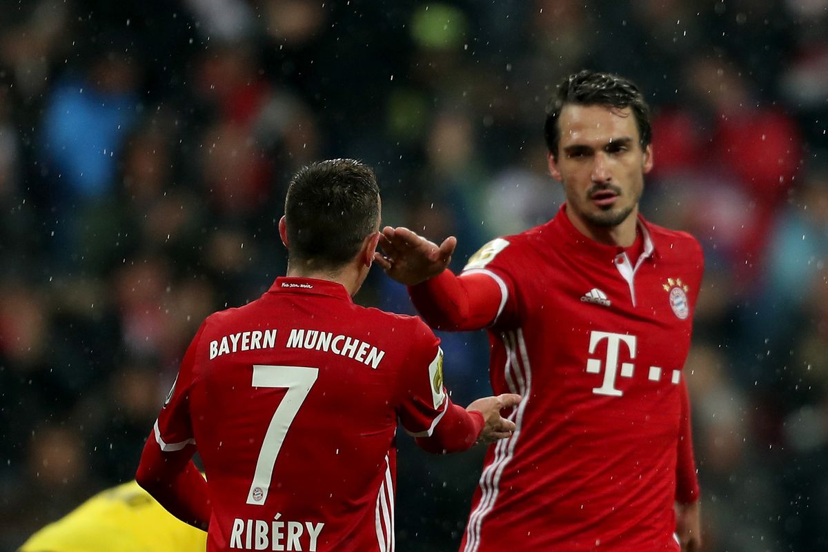 MUNICH, GERMANY - APRIL 26: Mats Hummels (R) of Muenchen celebrate with team mate Franck Ribery after he scores the 2nd goal during the DFB Cup semi final match between FC Bayern Muenchen and Borussia Dortmund at Allianz Arena on April 26, 2017 in Munich, Germany. (Photo by A. Beier/Getty Images for FC Bayern )