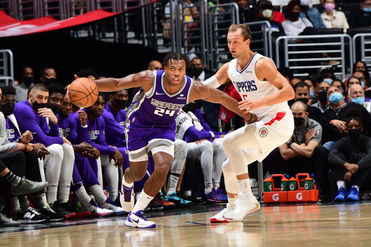 Buddy Hield #24 of the Sacramento Kings drives to the basket against the LA Clippers during a preseason game on October 6, 2021 at STAPLES Center in Los Angeles, California.&nbsp;