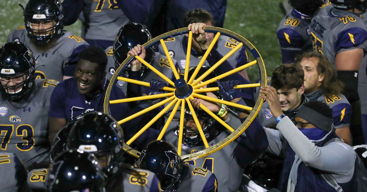 Kent State retains Wagon Wheel after slow start in 33-27 win vs. Akron