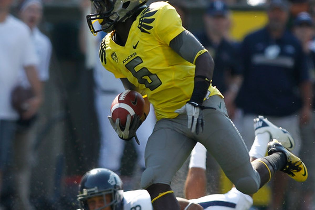EUGENE, OR - SEPTEMBER 10:  De'Anthony Thomas #6 of the Oregon Ducks runs for a touchdown against  the Nevada Wolf Pack on September 10, 2011 at the Autzen Stadium in Eugene, Oregon.  (Photo by Jonathan Ferrey/Getty Images)
