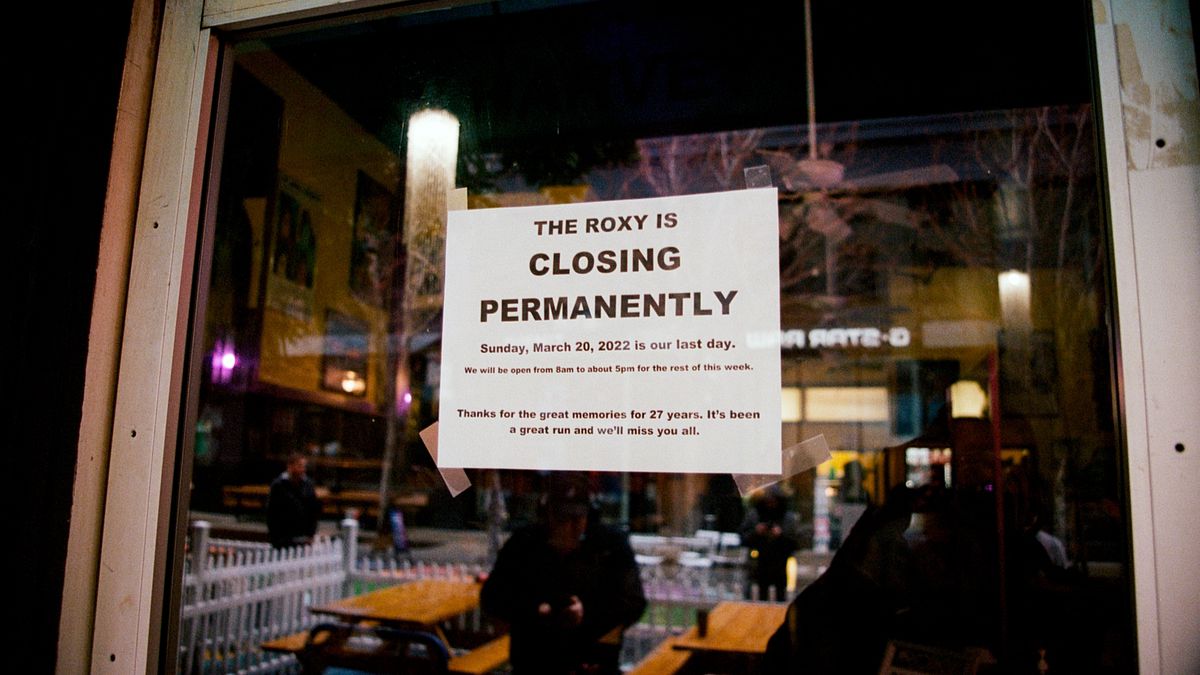 A sign taped to the window of the Roxy reads “The Roxy is CLOSING PERMANENTLY.”