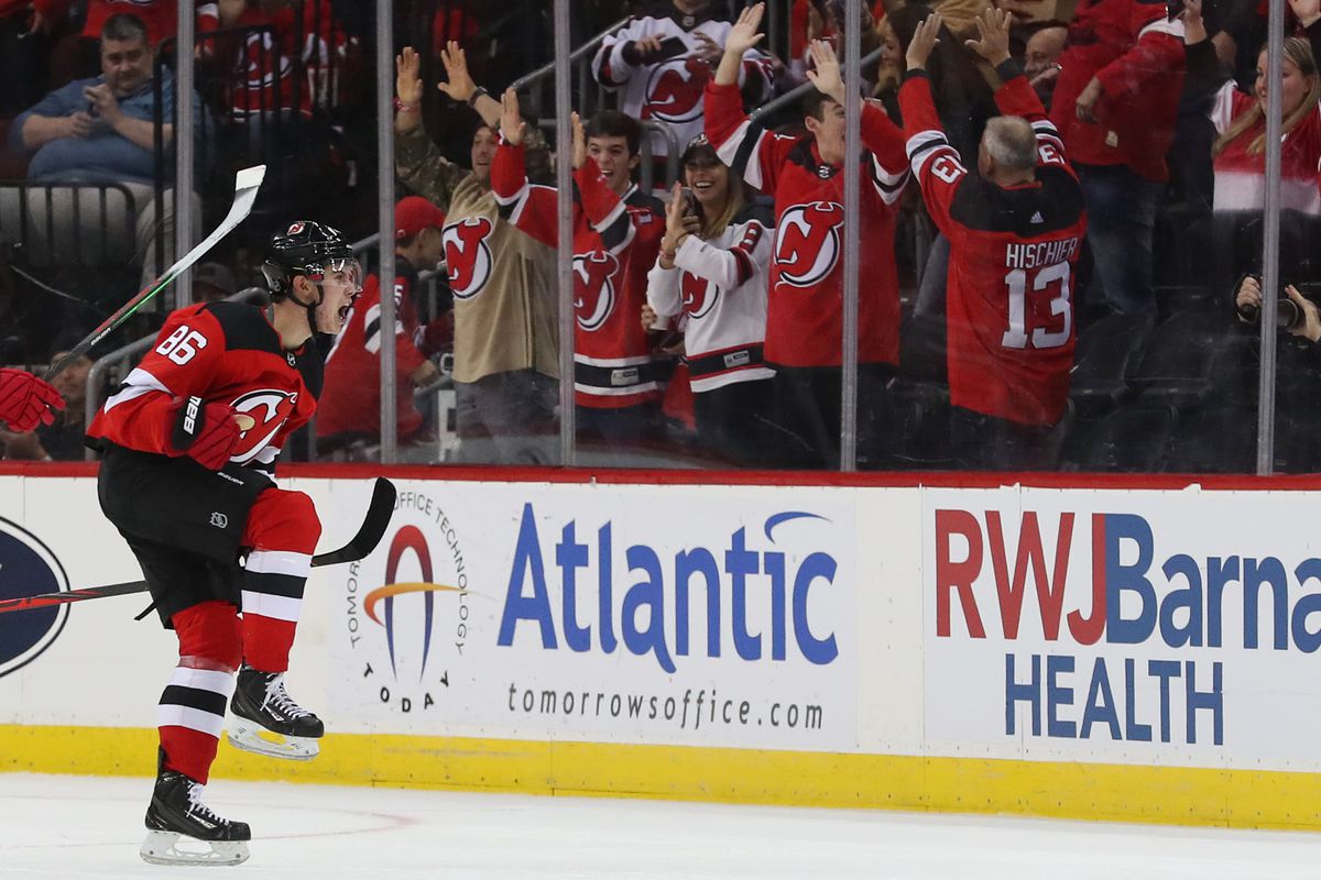 NHL: Vancouver Canucks at New Jersey Devils