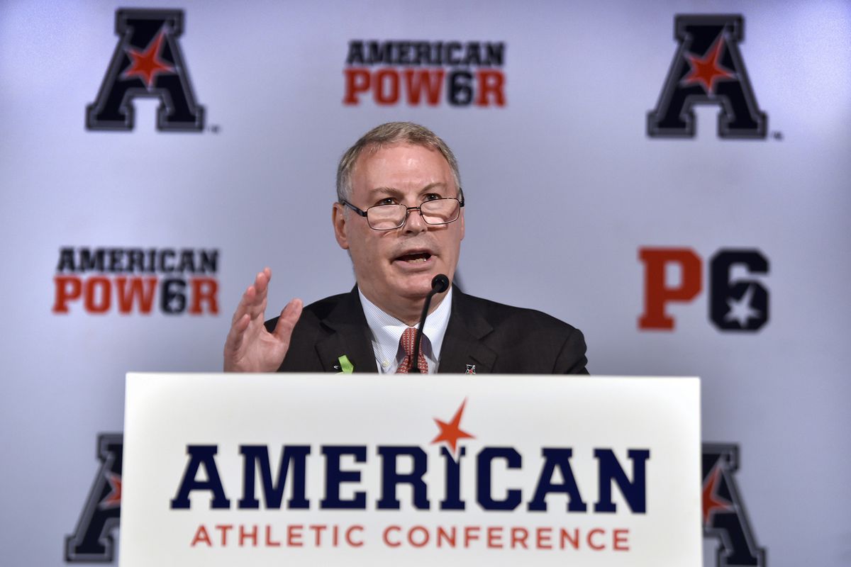 AAC Commissioner Mike Aresco calls out College Football Playoff committee for double-standard