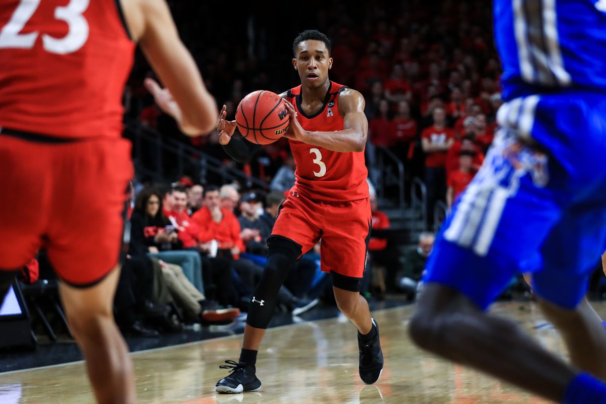 Cincinnati Bearcats guard Mika Adams-Woods (3) passes the ball against the Memphis Tigers in the first half at Fifth Third Arena.