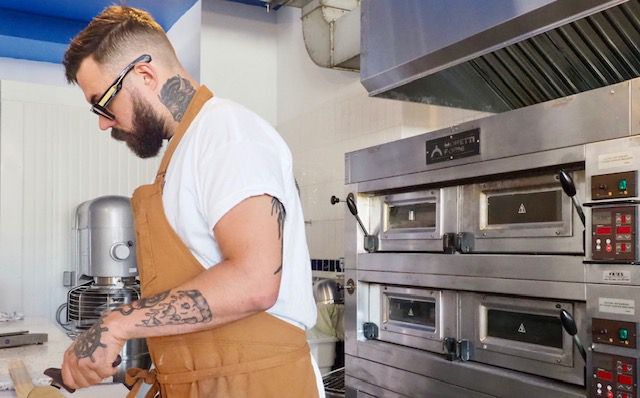 pizza maker with tatoos