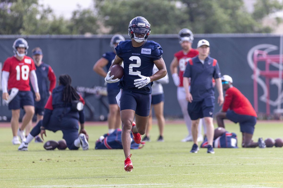 &nbsp;Houston Texans wide receiver Robert Woods (2) runs after a catch during the Texans minicamp at the Houston Texans Methodist Training Center.