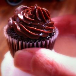 Chocolate bacon cupcake from New Taste Marketplace by  <a href="http://www.flickr.com/photos/marepix/6248301385/in/pool-520531@N21/">mcld</a>.