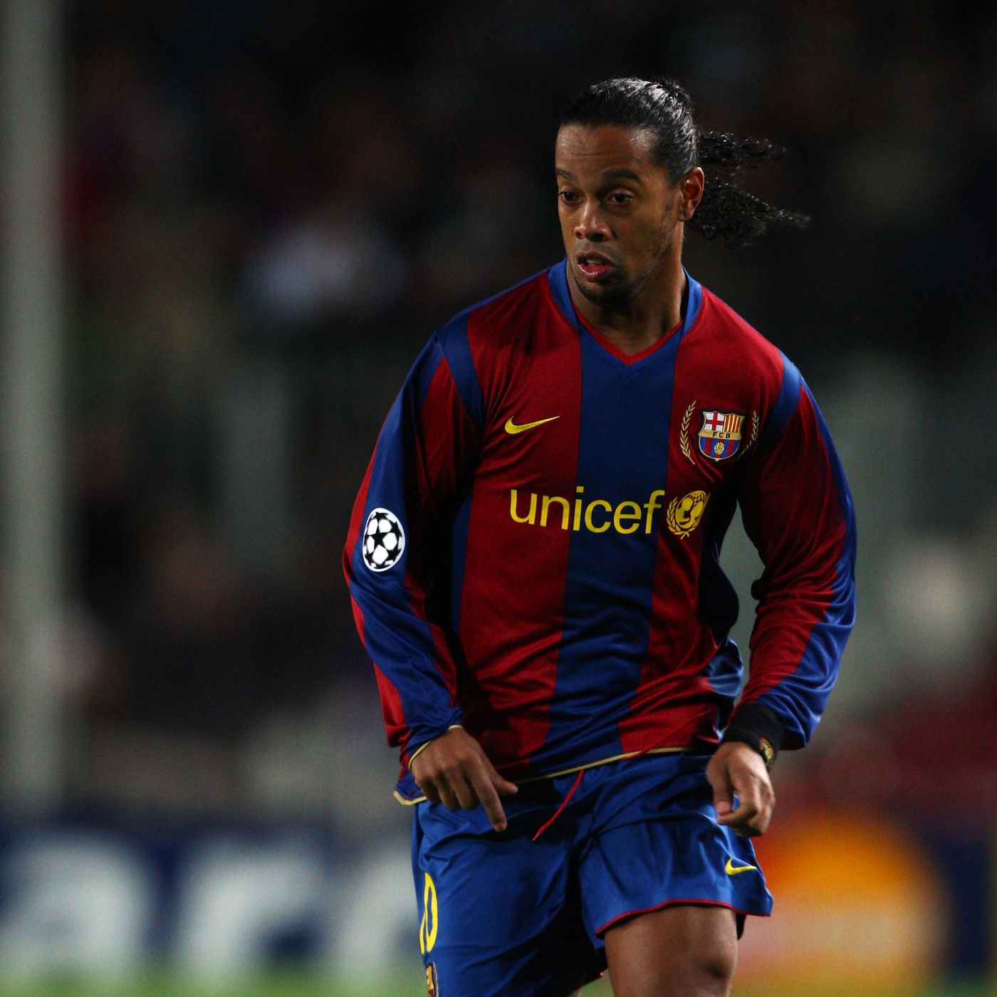 Watch Ronaldinho Dazzles For Barcelona Legends Against Manchester