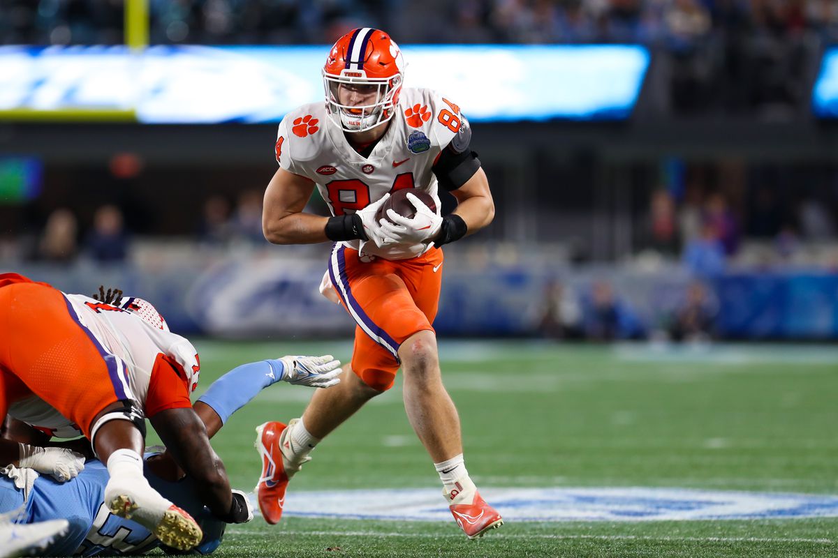 CHARLOTTE, NC - DECEMBER 03: Davis Allen (84) of the Clemson Tigers runs the ball after making a catch during the ACC Championship football game between the North Carolina Tar Heels and the Clemson Tigers on December 3, 2022 at Bank of America Stadium in Charlotte, NC.