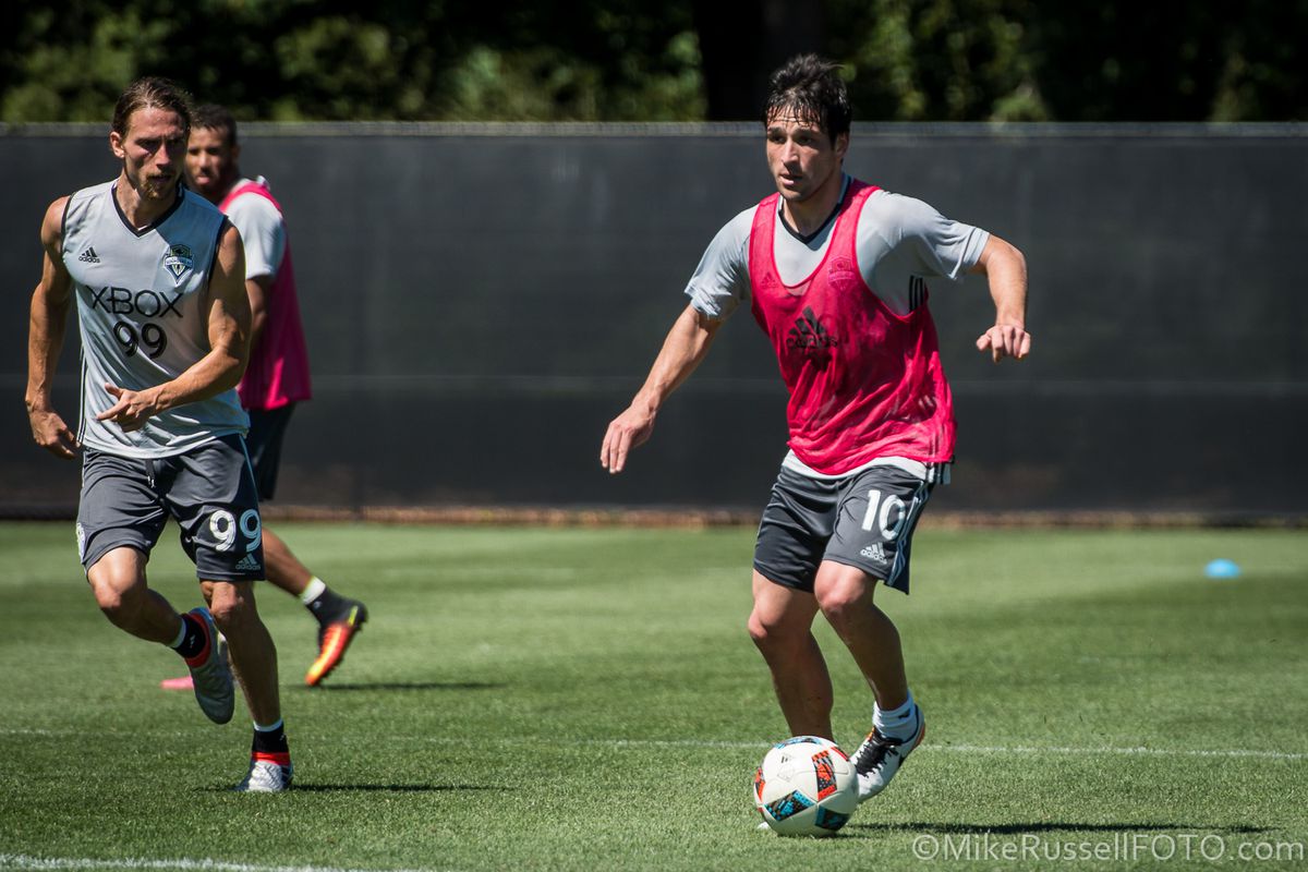 Lodeiro and Fernandez' first training: Photos