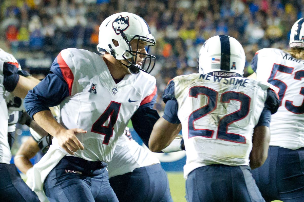 UConn quarterback Bryant Shireffs hands the ball of to Arkeel Newsome last against BYU. 