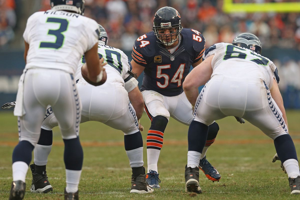 Brian Urlacher vs Russell Wilson... yeah, those were the days... 