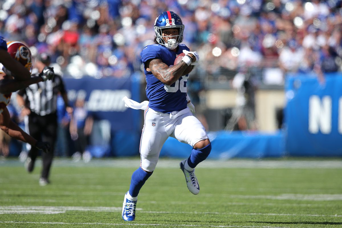 New York Giants tight end Evan Engram runs with the ball against Washington during the second quarter at MetLife Stadium.