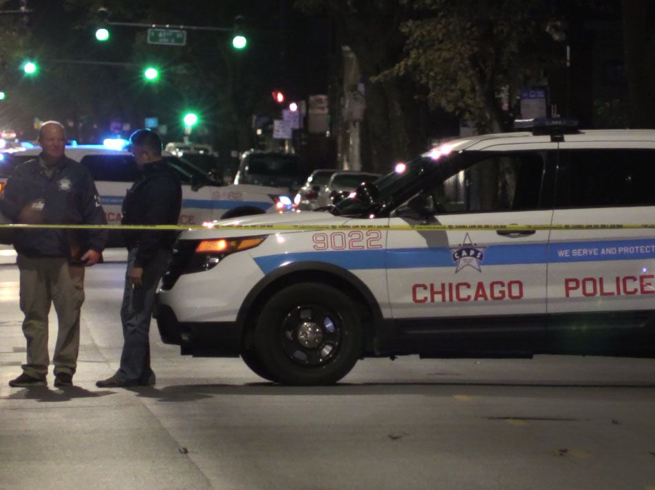 Police investigate a shooting about 11:30 p.m. Thursday, October 24, 2018 in the 6200 block of South King Drive in Chicago. | Justin Jackson/ Sun-Times