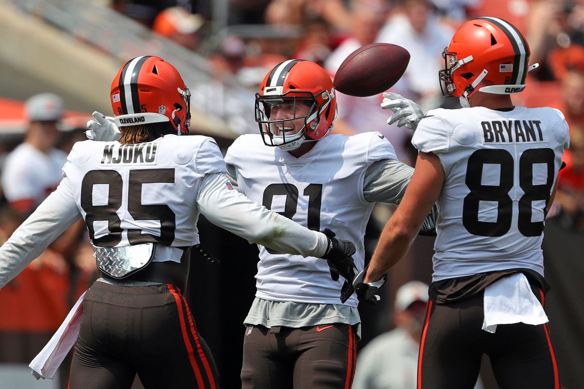 Cleveland Browns tight end David Njoku (85) celebrates with Austin Hooper and Harrison Bryant during the Orange and Brown practice at FirstEnergy Stadium, Sunday, Aug. 8, 2021, in Cleveland, Ohio