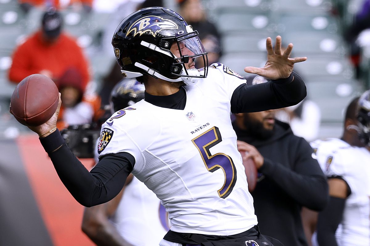 Brett Hundley #5 of the Baltimore Ravens warms-up prior to the game against the Cincinnati Bengals at Paycor Stadium on January 08, 2023 in Cincinnati, Ohio.