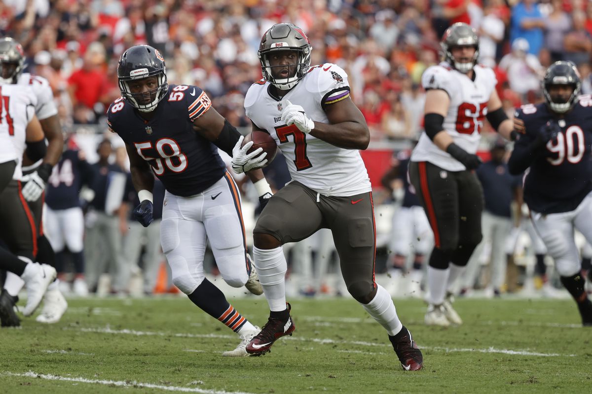 Tampa Bay Buccaneers running back Leonard Fournette (7) runs with the ball against the Chicago Bears during the first quarter at Raymond James Stadium.