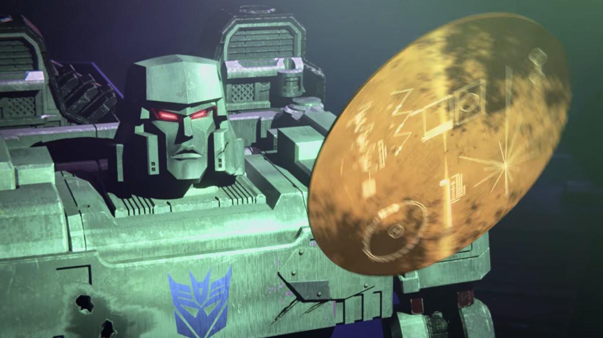 Megatron discovers the Voyager 1 golden disk in Transformers: War for Cybertron - Earthrise