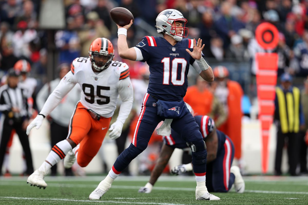 Mac Jones #10 of the New England Patriots looks to throw a pass against the Cleveland Browns during the first half at Gillette Stadium on November 14, 2021 in Foxborough, Massachusetts.