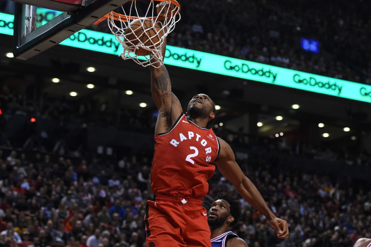 Toronto Raptors forward Kawhi Leonard dunks the ball