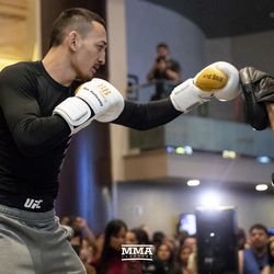 Max Holloway shows off his striking at UFC 226 workouts.