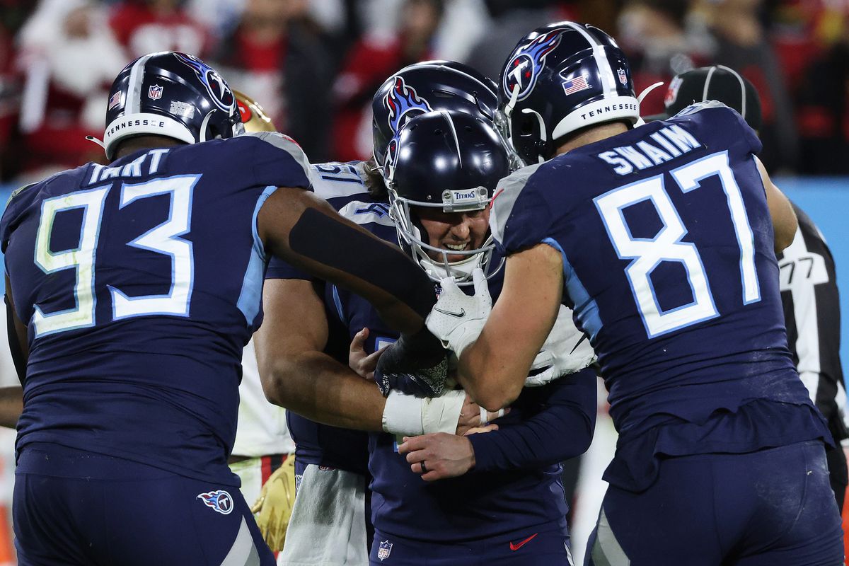 Randy Bullock #14 of the Tennessee Titans celebrates a successful field goal with teammates during the fourth quarter against the San Francisco 49ers at Nissan Stadium on December 23, 2021 in Nashville, Tennessee.