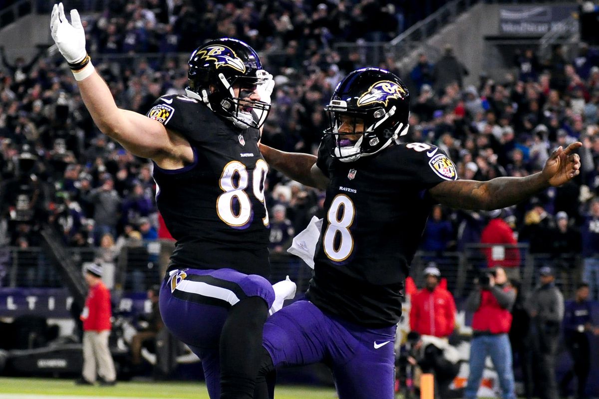 Baltimore Ravens quarterback Lamar Jackson celebrates with tight end Mark Andrews after scoring a touchdown in the second quarter against the Cleveland Browns at M&amp;T Bank Stadium.