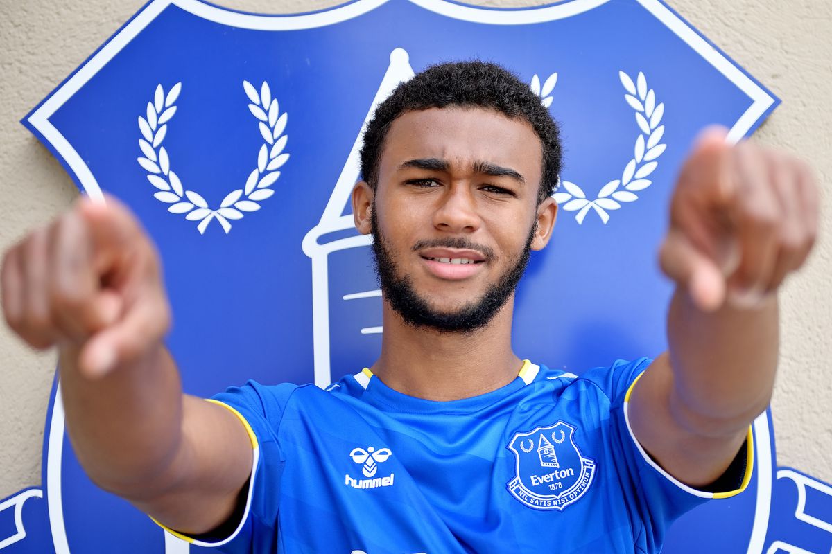 Elijah Campbell Signs a New Contract at Everton