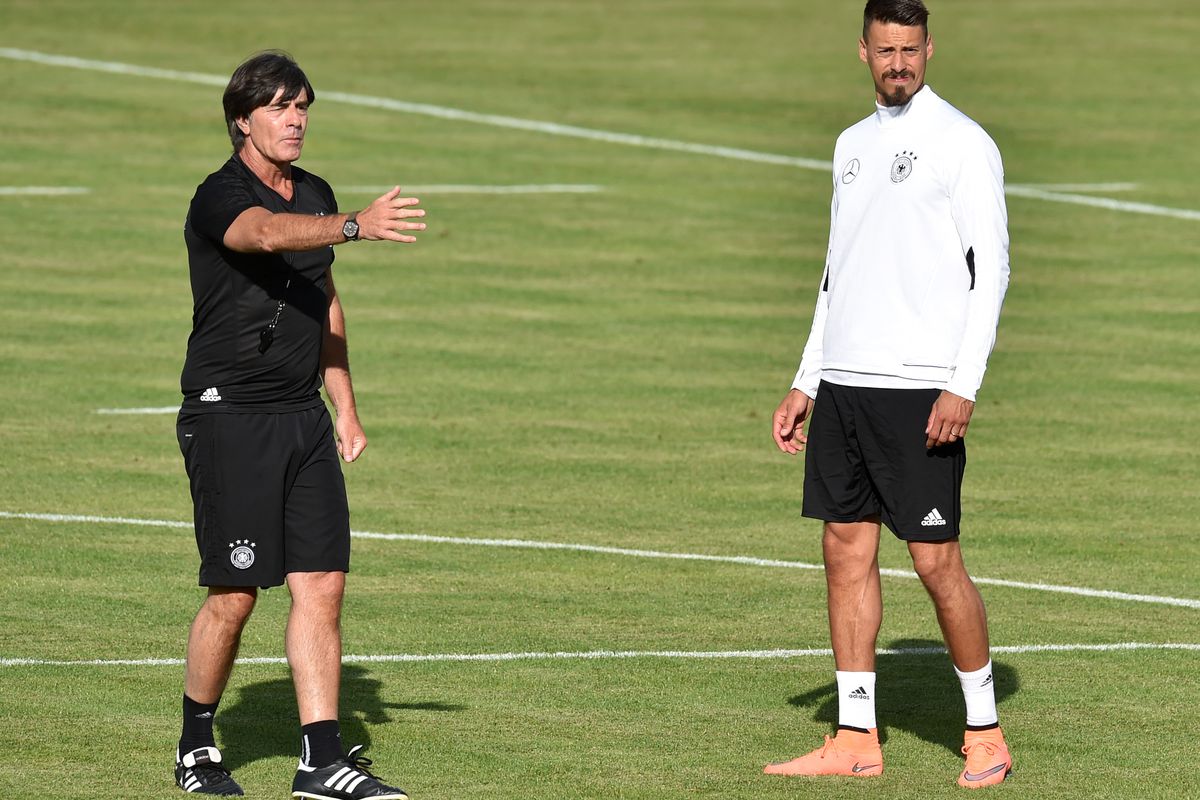Germany's national football coach Joachim Loew (L) gestures beside of Germany's midfielder Sandro Wagner (R) during a trainings session in Herzogenaurach, southern Germany, on June 8, 2017 ahead of the WC 2018 qualification match between Germany and San Marino. / AFP PHOTO / Christof STACHE