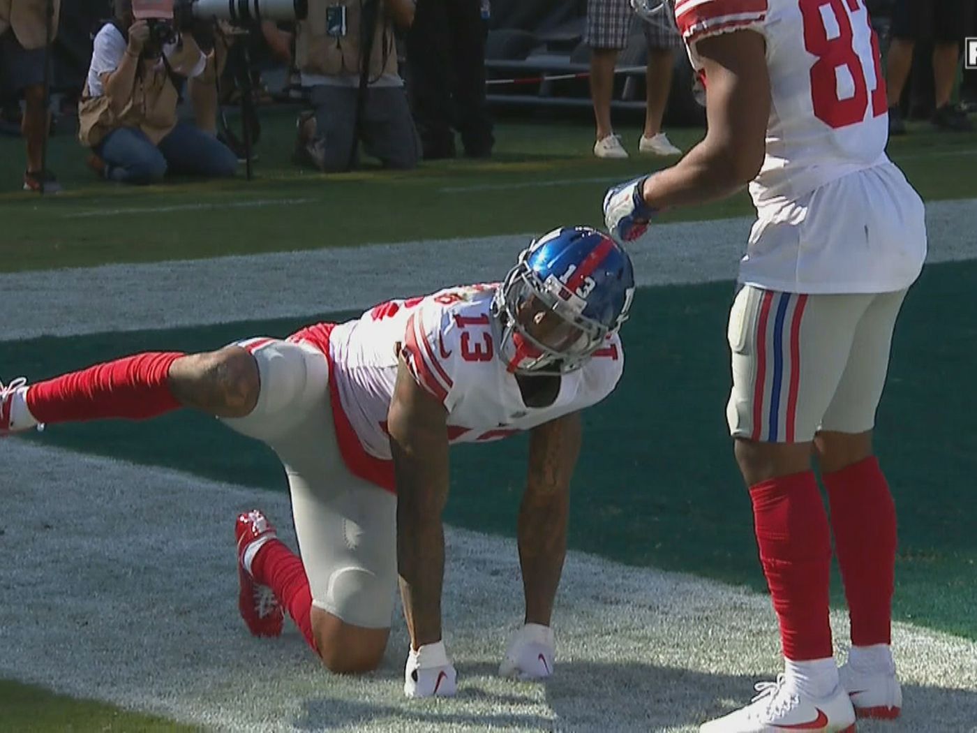 Odell Beckham Jr. pretends to be a dog peeing to celebrate his