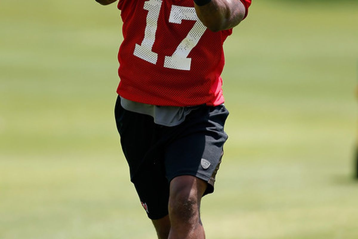 TAMPA - MAY 01:  Receiver Arrelious Benn #17 of the Tampa Bay Buccaneers catches a pass during the Buccaneers Rookie Minicamp at One Buccaneer Place on May 1, 2010 in Tampa, Florida.  (Photo by J. Meric/Getty Images)