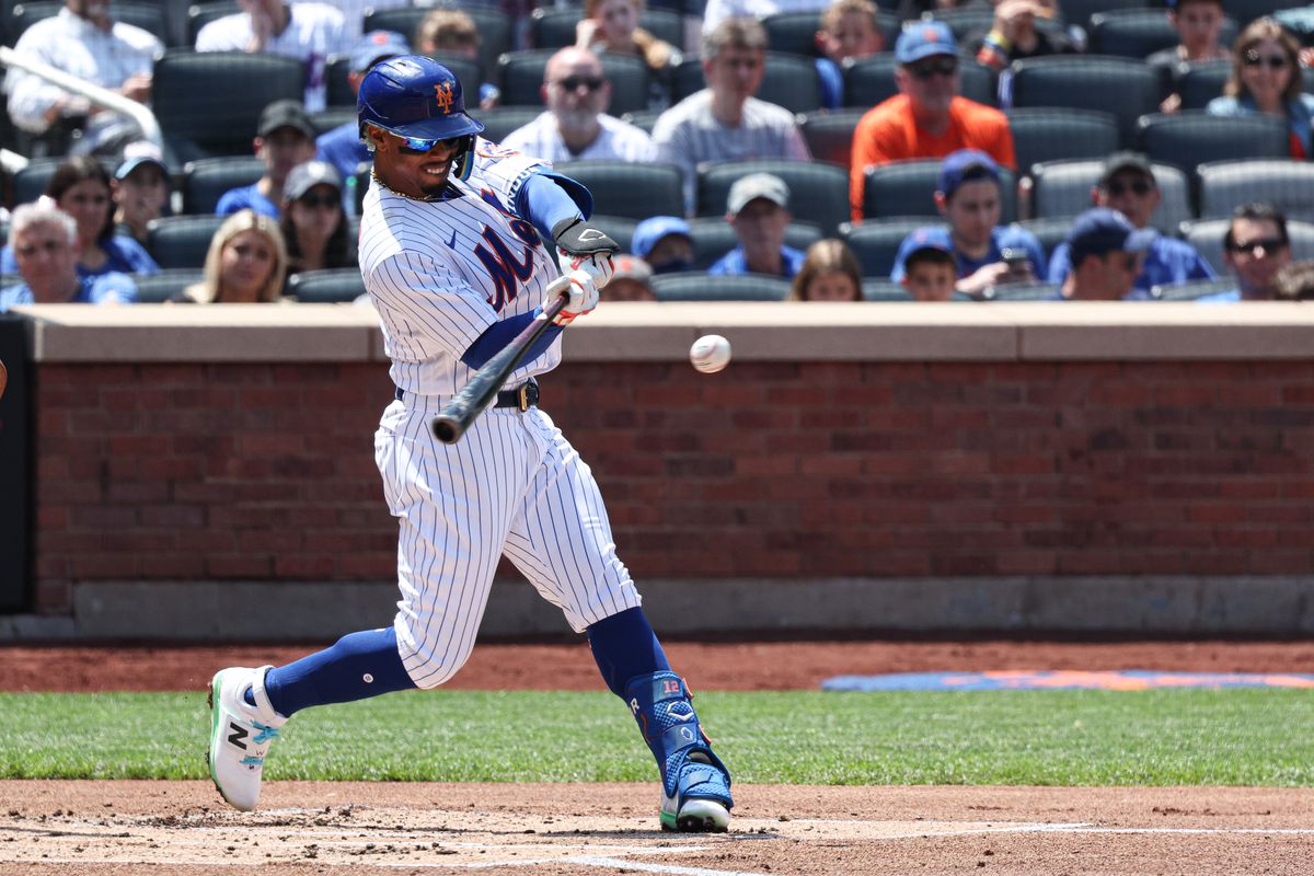 New York Mets shortstop Francisco Lindor (12) hits a solo home run during the first inning against the Seattle Mariners at Citi Field.&nbsp;