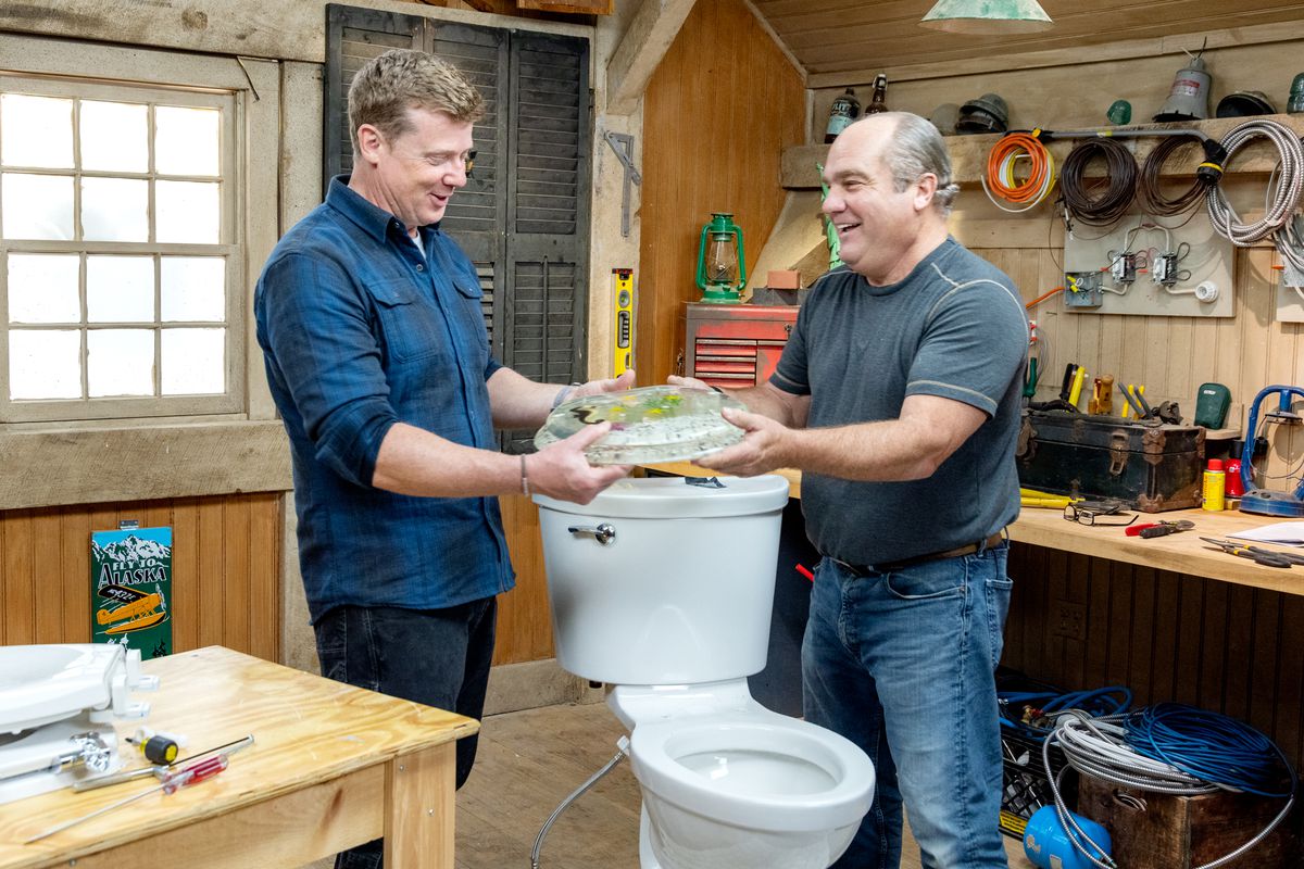 S20 E30, Richard Trethewey shows Kevin O’Connor how to replace a toilet seat