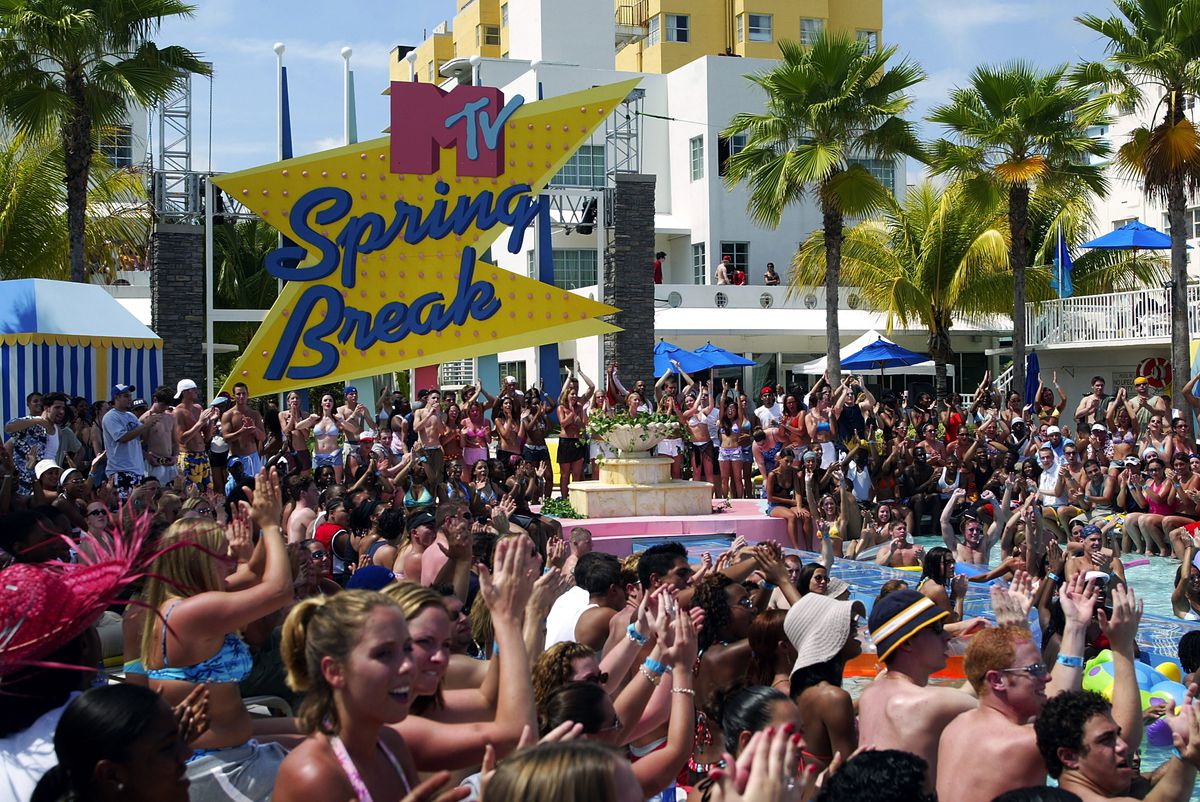 Young people partying during spring break in Florida