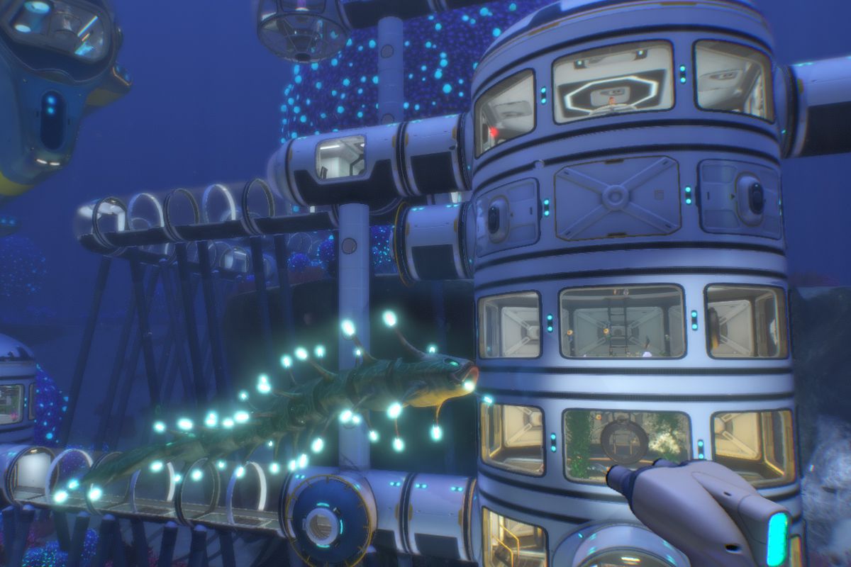 A player in Subnautica builds an underwater base