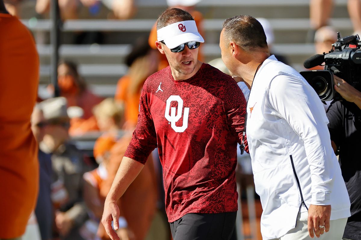 Oklahoma Sooners head coach Lincoln Riley and Texas Longhorns head coach Steve Sarkisian take before the game at the Cotton Bowl.&nbsp;