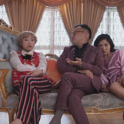 (L-R) AWKWAFINA as Peik Lin, NICO SANTOS as Oliver and CONSTANCE WU as Rachel in Warner Bros. Pictures' and SK Global Entertainment's and Starlight Culture's contemporary romantic comedy “Crazy Rich Asians.”