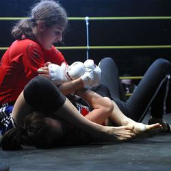 Roxy vs Hikaru Shinohara, debut MMA fight 2003 in Smack Girl.