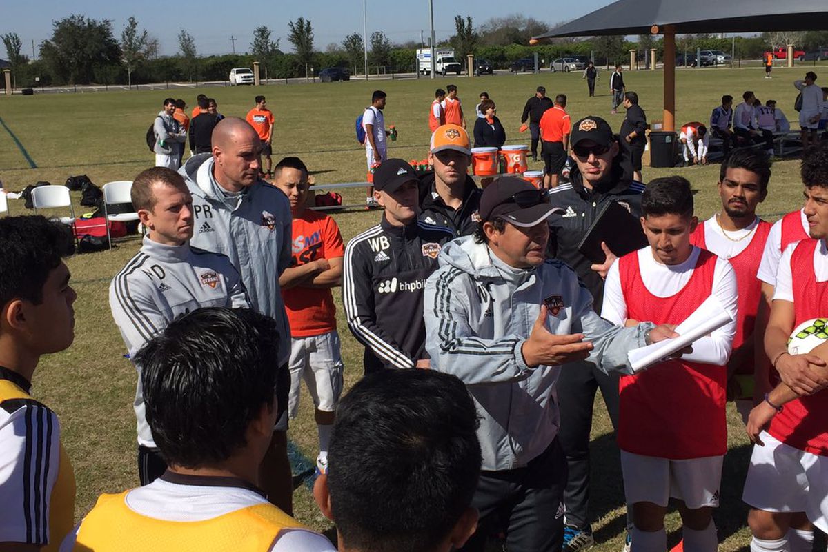 Toros Head Coach Wilmer Cabrera addresses some of the hopefuls at RGVFC's tryouts.