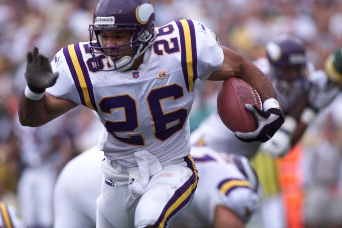 Vikings - Green Bay Packer football September 26,1999. — Minnesota Vikings runningback, Robert Smith,26, runs for daylight against the Green Bay Packers Sunday September 26, 1999. Smith Had 21 carries for 85 yards for an average of 4 yards a carry.