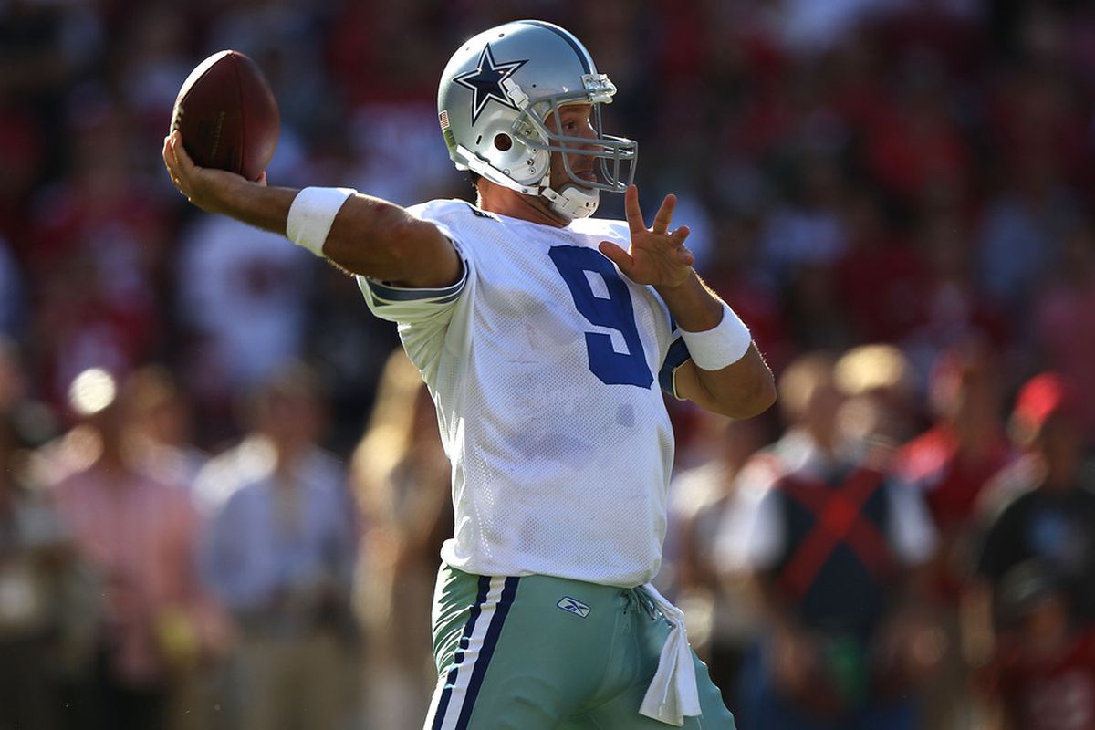 Tony Romo's determination masked a broken rib and a punctured lung. He's expected to still suit up Monday night. 