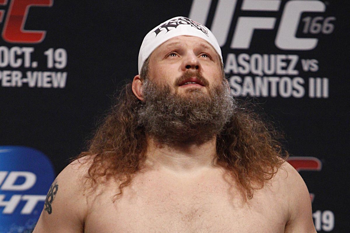 Roy Nelson displayed a refreshingly varied plan of attack in a spirited but losing effort in the main event. 