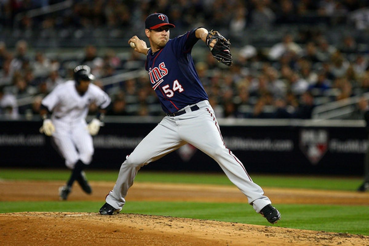 The Los Angeles Dodgers have signed reliever Matt Guerrier, formerly of the Minnesota Twins, to a three-year, $12 million contract.