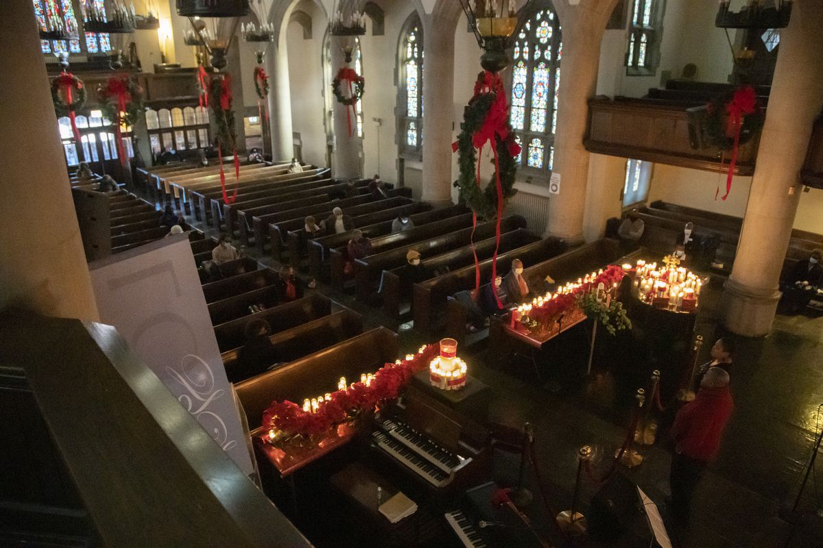 A special “Pass the Peace” service at Bryn Mawr Community Church in South Shore was held to honor the lives of 177 South Shore residents who died of COVID-19. Sunday, November 28, 2021. 