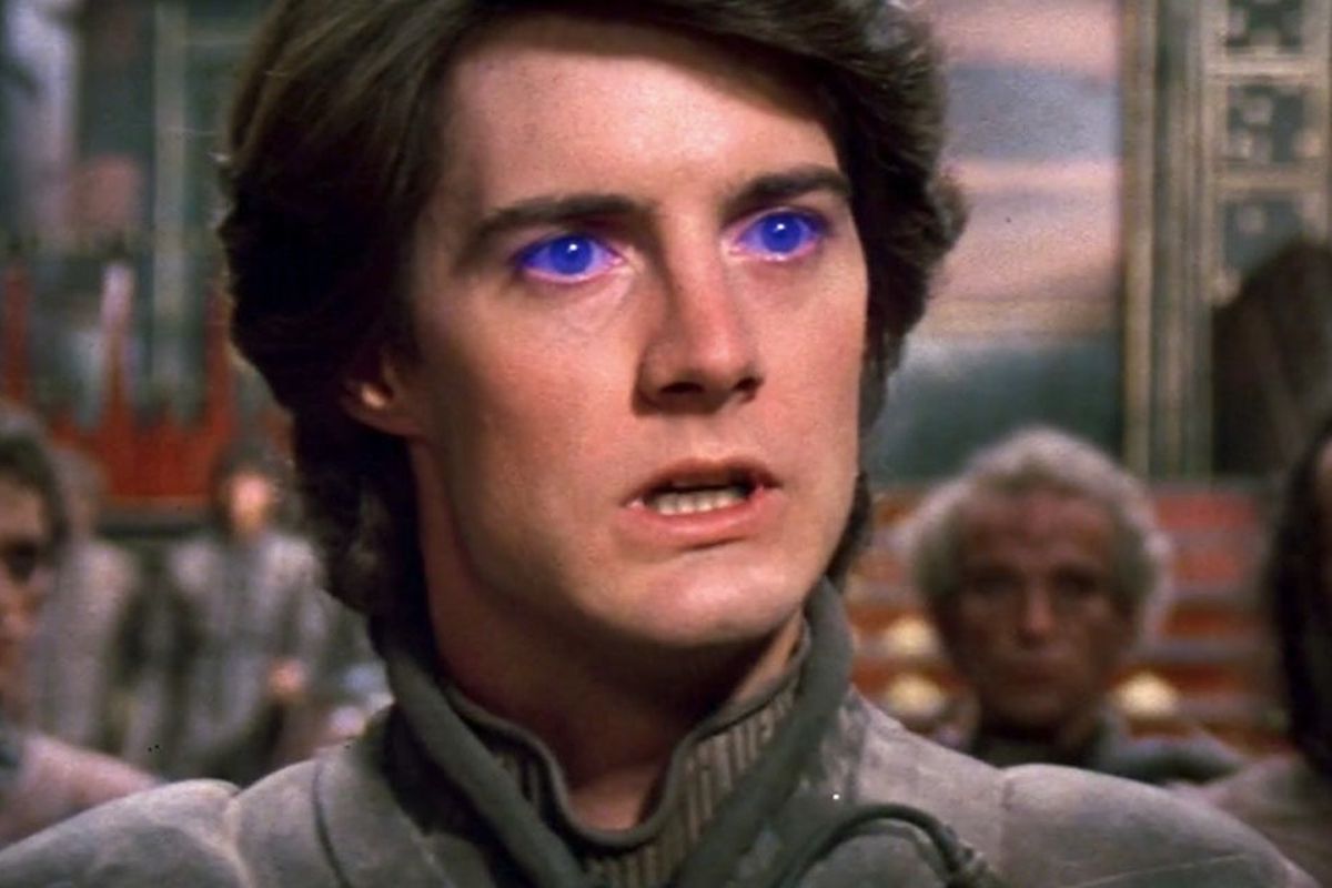 Paul in the 1984 Dune with glowing blue eyes
