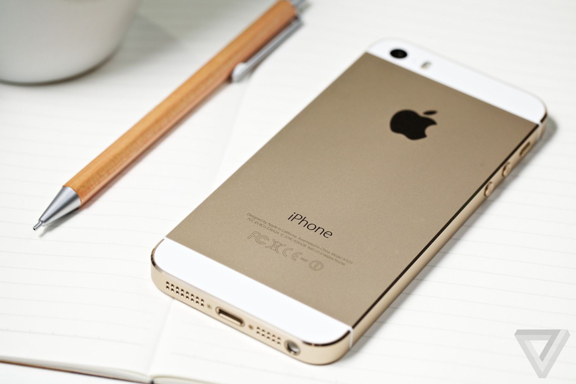 iPhone 5S and 5C: Apple battles Android with a colorful new pair ...