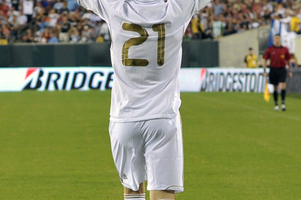 Yeah, so I was trying to find a picture that showed a good American crowd with Real Madrid that I hadn't used. I figured this shot of Callejón celebrating in Philadelphia would do the trick, more or less.