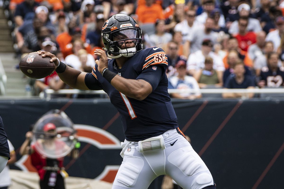 Bears-Bills final score: To evaluate Justin Fields, Bears need to team him  with starters - Chicago Sun-Times
