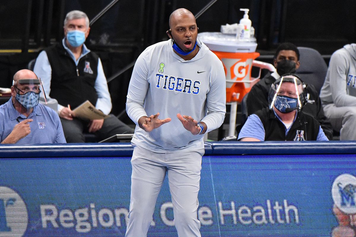 Memphis Tigers head coach Penny Hardaway during the first half against the Tulane Green Wave at FedExForum.&nbsp;